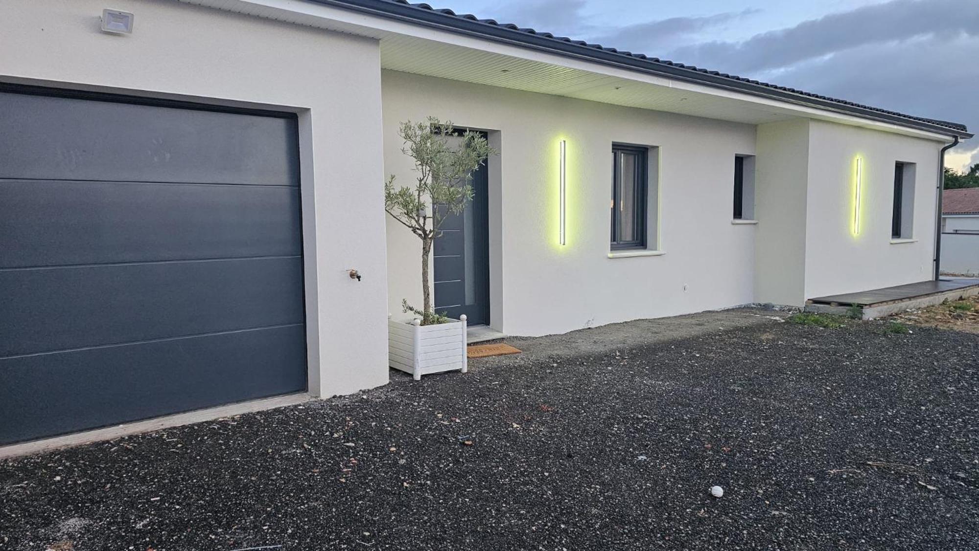Holiday home Nesehome, Maison A Proximite Du Futuroscope Montamise